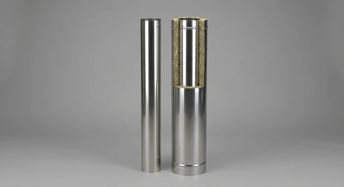 Comparaison visuelle entre un tubage inox simple paroi et double paroi isolée.