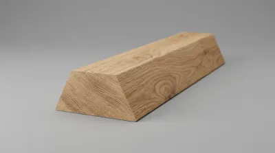 Gros plan technique d'une chanlatte en bois et du débord de gouttière